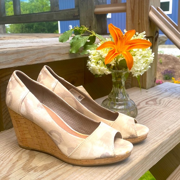 Toms Shoes - TOMS  Peep Toe Espadrille Wedges, Size 8-1/2, Cream Camouflage